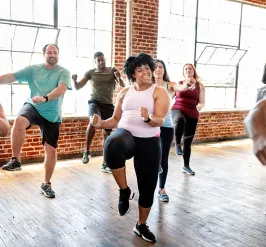 Woman working out in a group exercise class. 